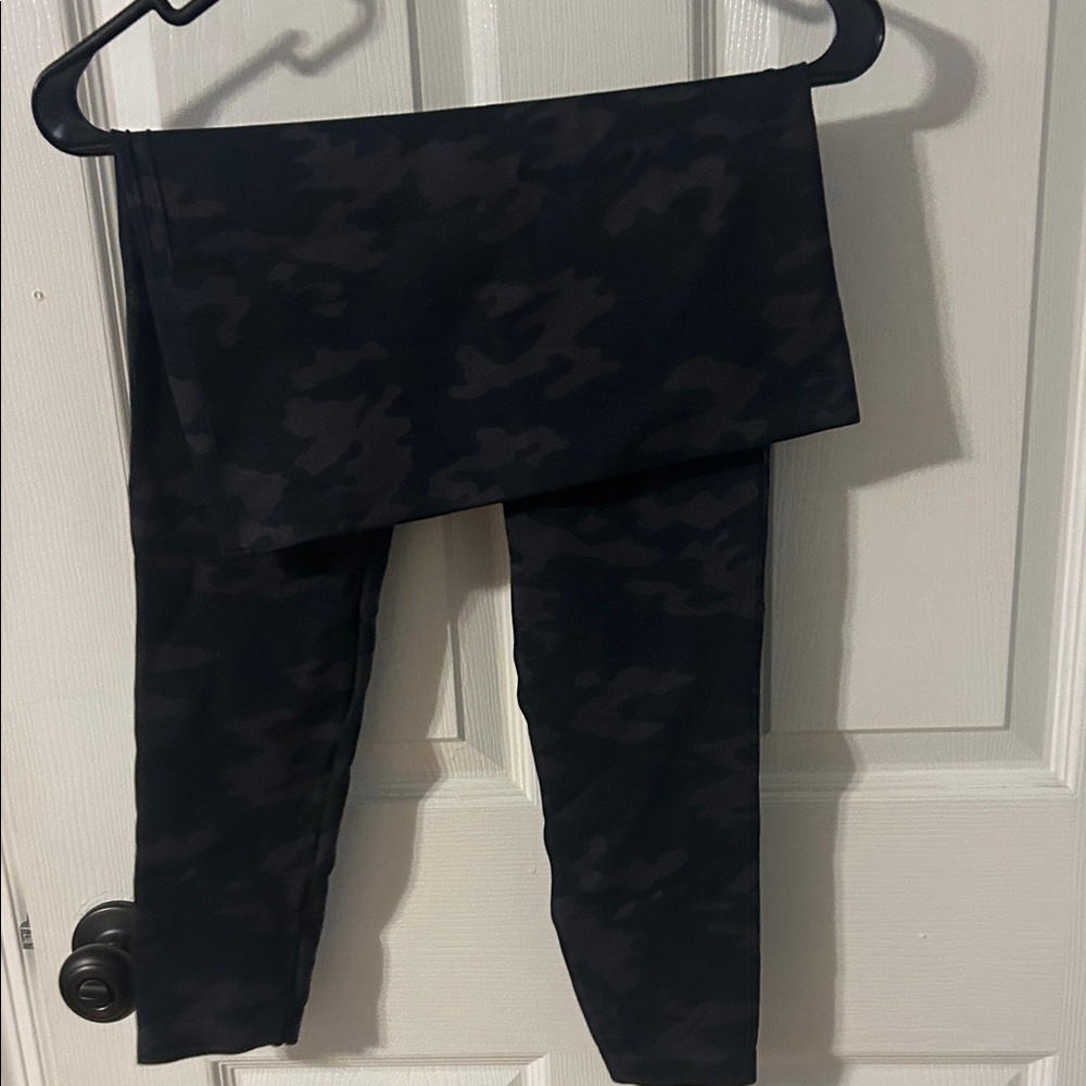 SPANX Women’s Black Camo Leggings
